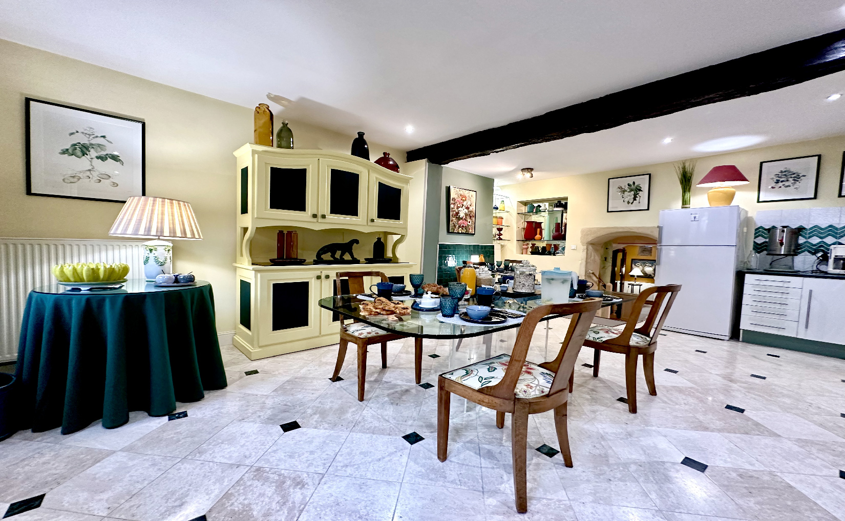 L'espace petit-déjeuner - Cliquer pour avoir accès à la vidéo Youtube