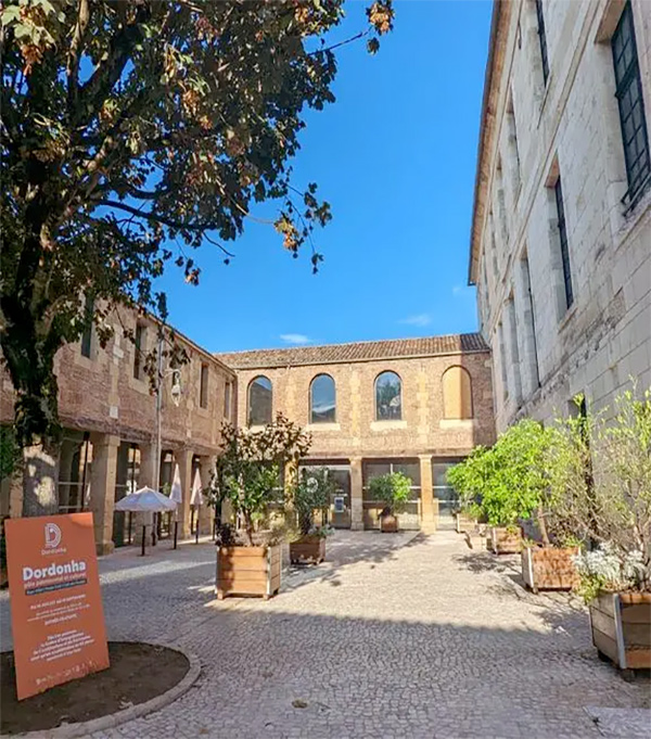 Museums are a major element in preserving the memory of the Bergerac region; far from presenting a nostalgic view, they showcase all the unique features that make up the richness of our heritage in the Dordogne Périgord.