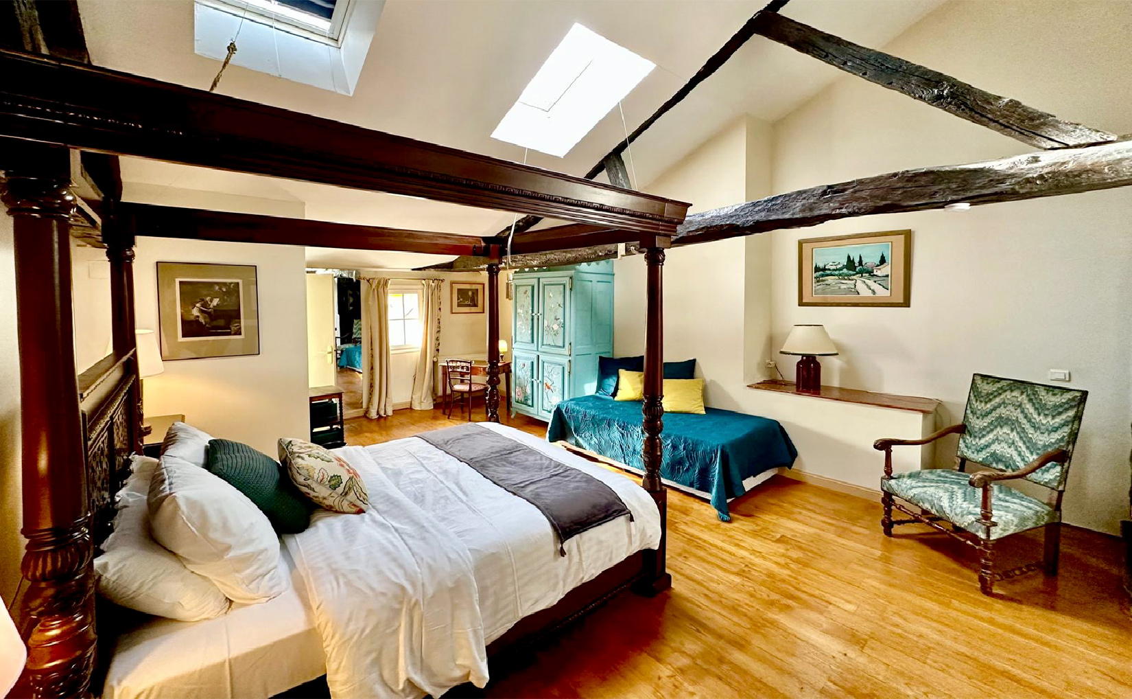 Aliénor's Room - Click to access the YouTube video